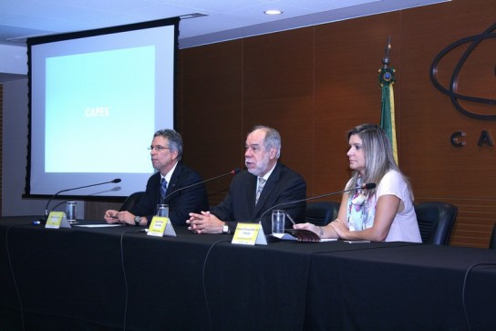Presidente da Capes, professor Jorge Guimarães, fez a abertura da reunião (Foto: Guilherme Feijó - CCS/Capes) Presidente da Capes, professor Jorge Guimarães, fez a abertura da reunião (Foto: Guilherme Feijó - CCS/Capes)